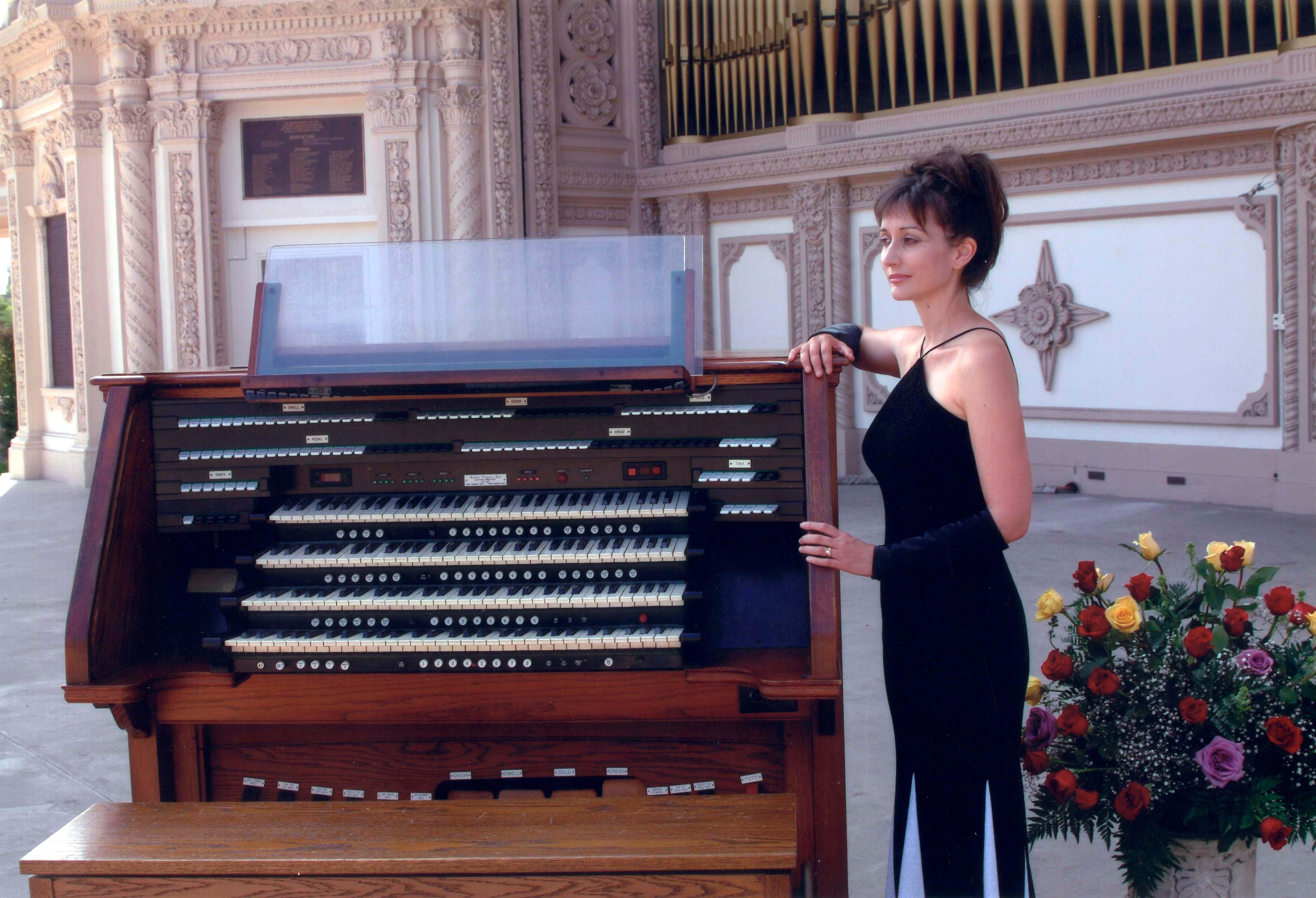 america-s-sweetheart-organist